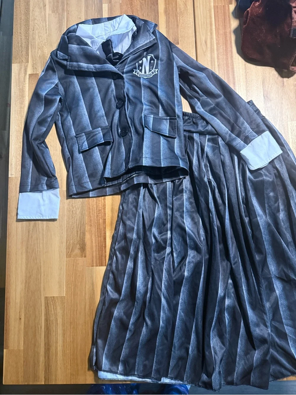 Rubies black pleated